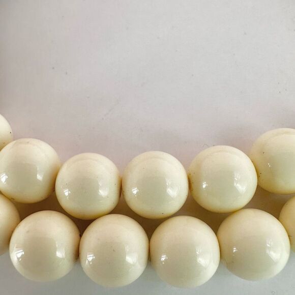 Vintage cream and grey beaded necklace - Picture 6 of 7